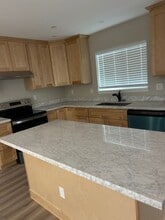 224 Brittain Ln in Santa Rosa, CA - Building Photo - Building Photo