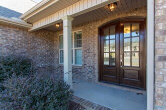 2121 S Meadows Dr in Huntsville, AL - Building Photo - Building Photo