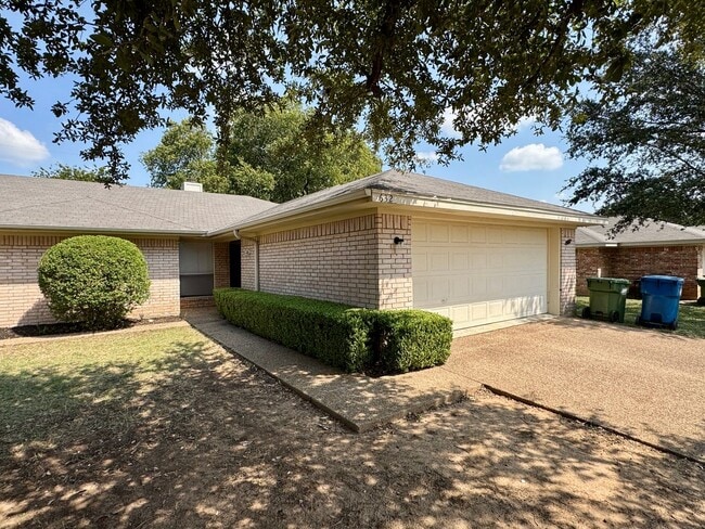 632 Park Place Drive in Hewitt, TX - Building Photo - Building Photo