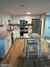 3320 Spinnaker Ln in Detroit, MI - Building Photo - Building Photo