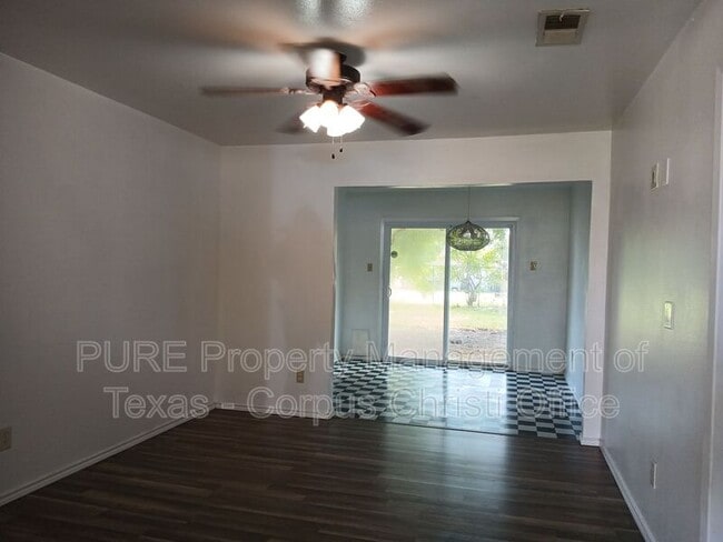 1726 Lesle Ln in Corpus Christi, TX - Building Photo - Building Photo