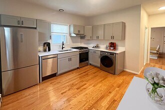 148 Brown St in Waltham, MA - Building Photo - Building Photo