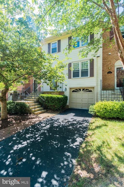 7711 Shootingstar Dr in West Springfield, VA - Building Photo - Building Photo