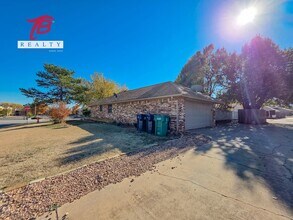 6811 Lyrewood Ln in Oklahoma City, OK - Building Photo - Building Photo