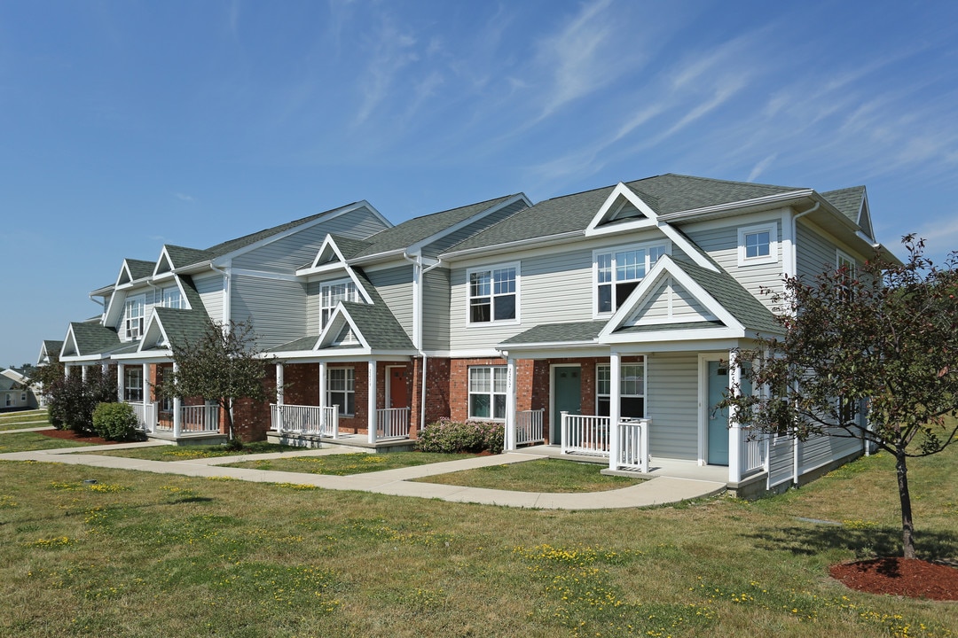 Summit Wood Apartments in Watertown, NY - Building Photo