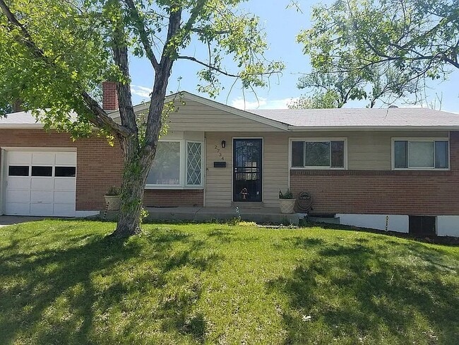 2734 S. Raleigh Street