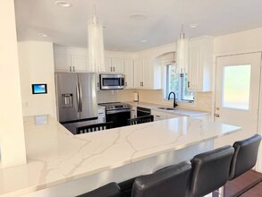 43 Duel Dr in Hamden, CT - Foto de edificio - Building Photo