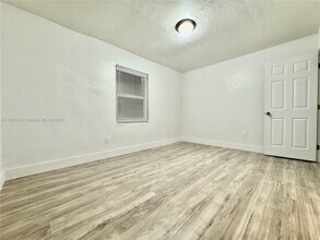 729 NW 114th St in Miami, FL - Building Photo - Building Photo
