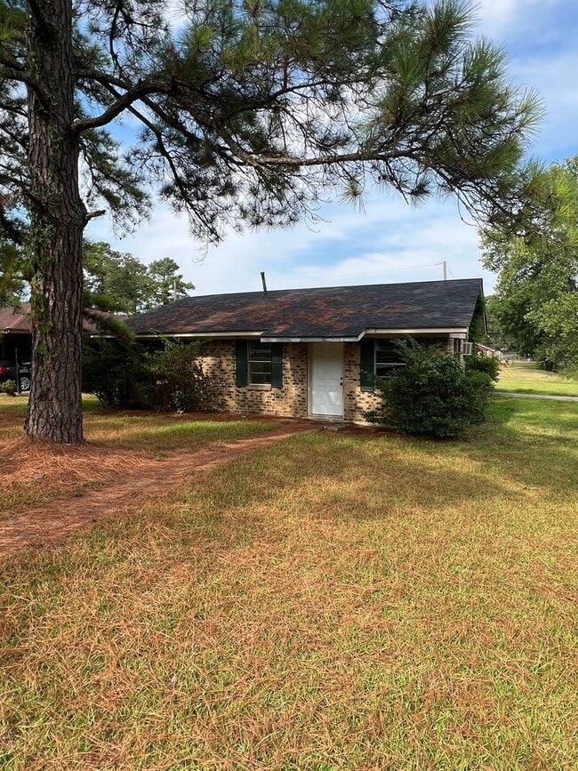 property at 1208 N Pines Dr