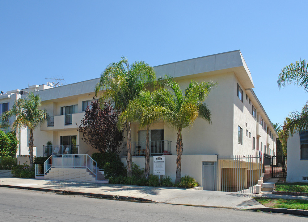 536 N Sweetzer Ave in Los Angeles, CA - Building Photo