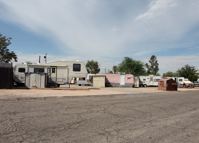 Downtown RV Park in Tucson, AZ - Foto de edificio - Building Photo