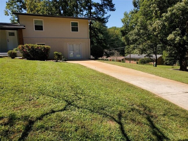property at 1675 Bouldercliff Ct SE