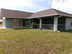 1709 NW 36th Pl in Cape Coral, FL - Building Photo - Building Photo