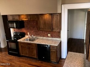 821 23rd St in Watervliet, NY - Building Photo - Building Photo