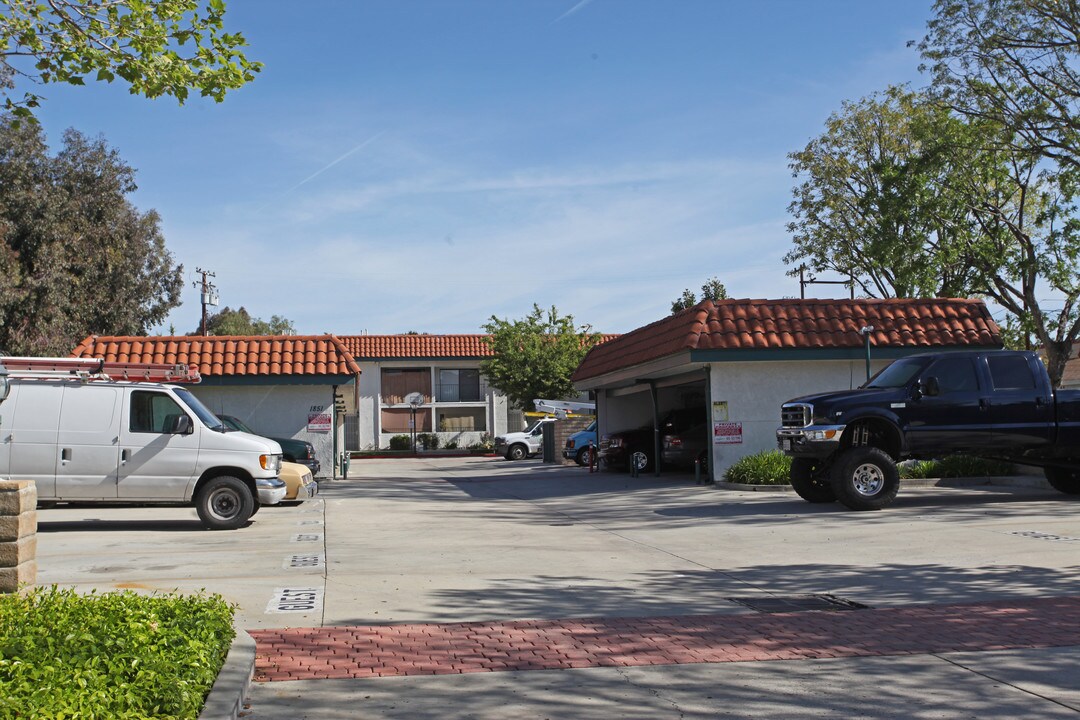 Patricia Terrace in Simi Valley, CA - Building Photo