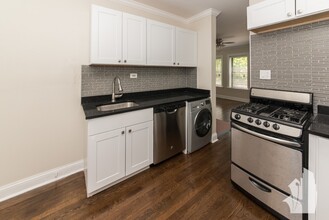1056 W Lill Ave, Unit 1056-3 in Chicago, IL - Building Photo - Building Photo