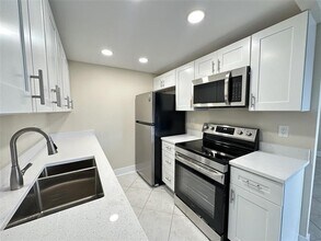 3032 Exeter in Boca Raton, FL - Building Photo - Building Photo