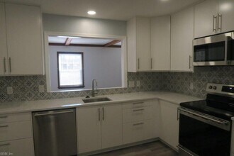 592 Dellwood Dr in Newport News, VA - Building Photo - Building Photo