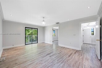 9005 SW 56th St in Miami, FL - Building Photo - Building Photo