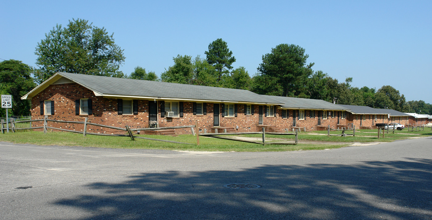 4915-4925 Fieldcrest Dr in Fayetteville, NC - Building Photo