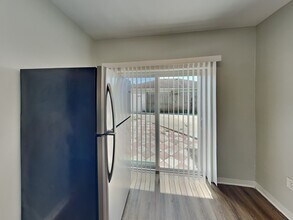 2141 Mango Ave in Sarasota, FL - Foto de edificio - Building Photo