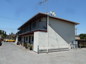 134 W Virginia St in San Jose, CA - Foto de edificio - Building Photo