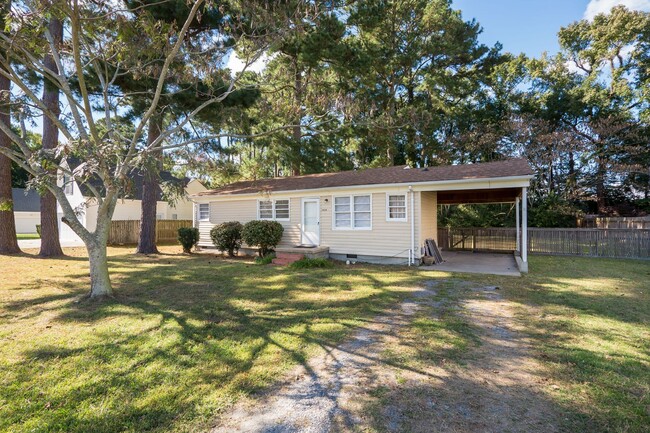 1929 Ashmore Dr in Virginia Beach, VA - Foto de edificio - Building Photo