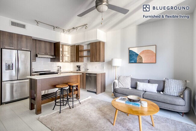 86 SW 8th St in Miami, FL - Building Photo - Building Photo
