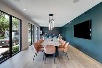 2137 Pelham Dr-Unit -FL1-ID1028899P in Houston, TX - Building Photo - Building Photo