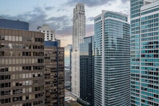 401 E Ontario St in Chicago, IL - Building Photo