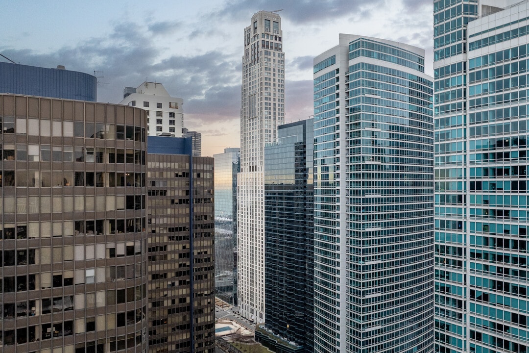 401 E Ontario St in Chicago, IL - Foto de edificio