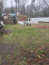 28 Silas Carter Rd in Manorville, NY - Foto de edificio - Building Photo