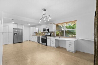 1175 NE 102nd St in Miami Shores, FL - Building Photo - Building Photo