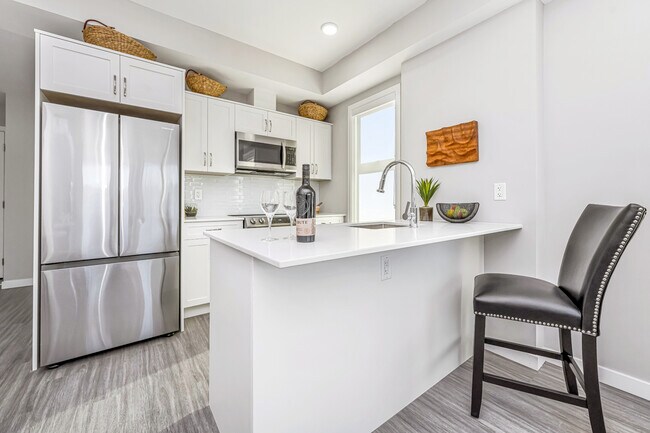 Queens Garden Apartments in Duncan, BC - Building Photo - Building Photo