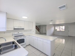 431 NW 82nd Ave in Miami, FL - Building Photo - Building Photo