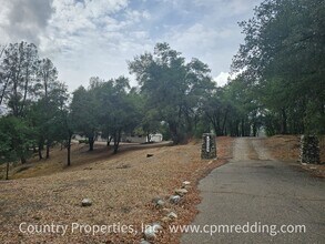 14539 Clear Creek Knolls Dr in Redding, CA - Building Photo - Building Photo