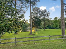 1080 Pine Cone Ln in Summit, MS - Building Photo