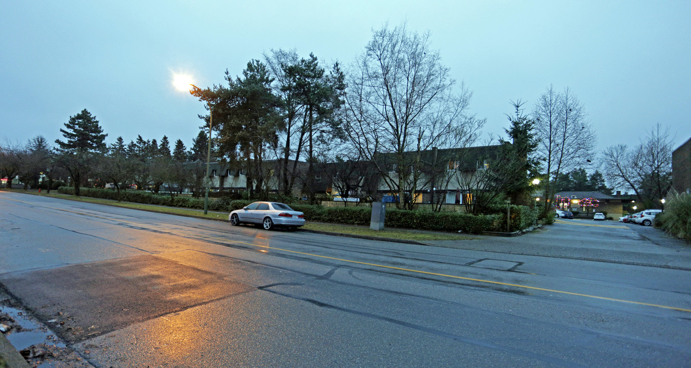 Killarney Gardens Co-Op in Vancouver, BC - Building Photo