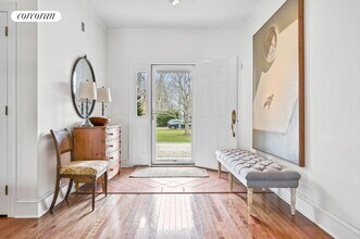 27 James St in Southampton, NY - Building Photo - Building Photo
