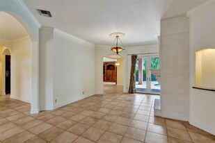 2700 Oak Tree Cir in Fort Lauderdale, FL - Foto de edificio - Building Photo