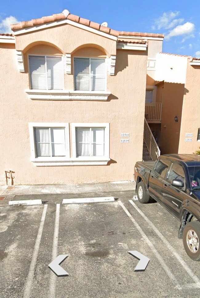 12539 NW 11th Way, Unit 107 in Miami, FL - Building Photo - Building Photo