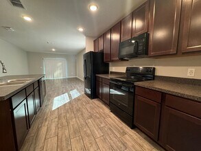 286 E Fiesta Key Loop in DeLand, FL - Building Photo - Building Photo