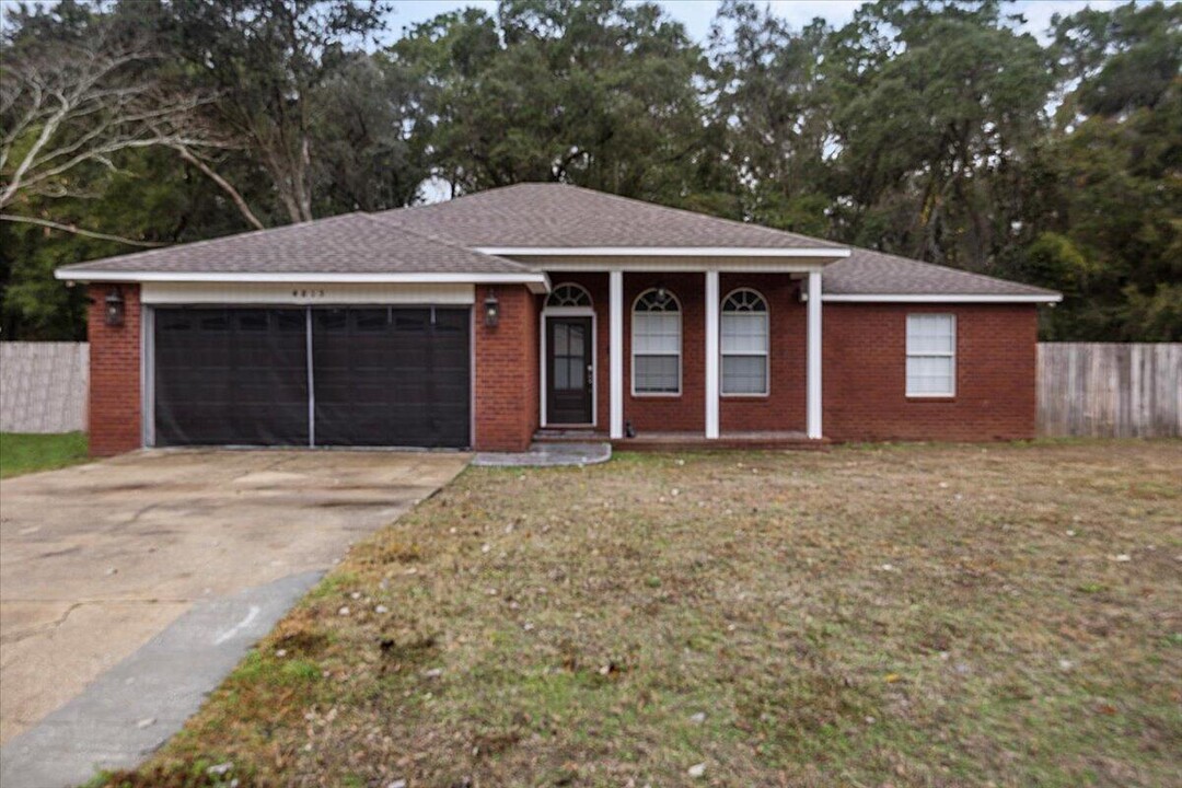 4813 Acorn Dr in Crestview, FL - Building Photo