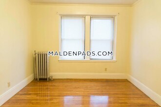 349 Pleasant St in Malden, MA - Foto de edificio - Building Photo
