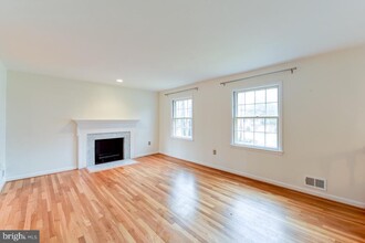 2003 Cool Spring Dr in Alexandria, VA - Building Photo - Building Photo