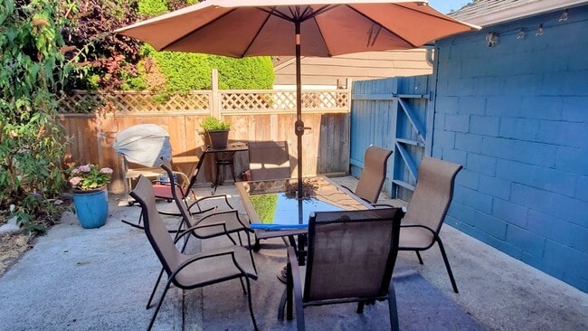 822 NE 189th St in Shoreline, WA - Building Photo - Building Photo