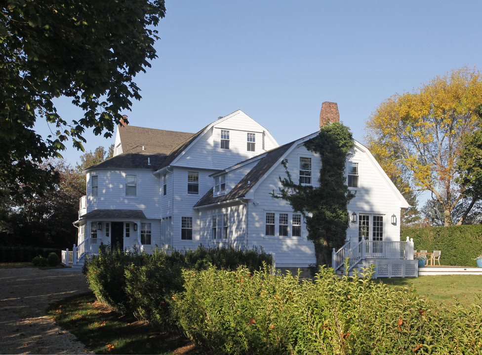 257 S Main St in Southampton, NY - Building Photo