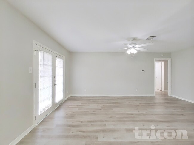 6422 French Chateau Dr in Houston, TX - Building Photo - Building Photo