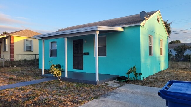 property at 857 W 5th St