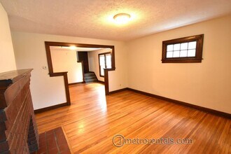 238-240-240 W Pacemont Rd in Columbus, OH - Building Photo - Building Photo